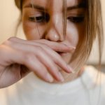 Alergie i problemy z oddychaniem: jak rozpoznać objawy i zadbać o drogi oddechowe