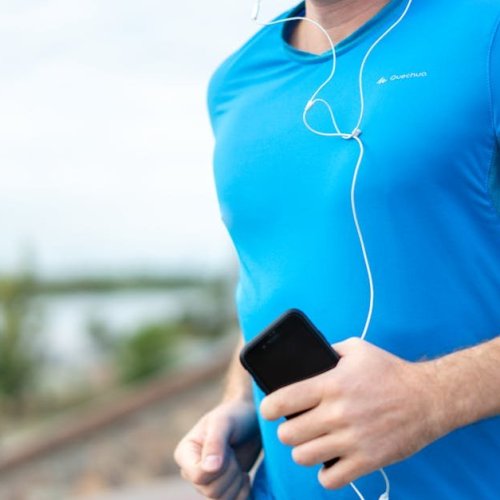Najlepsza muzyka do ćwiczeń: jak wybrać idealną playlistę dla efektywnego treningu