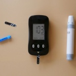 Poziom cholesterolu pod kontrolą: praktyczny przewodnik po monitorowaniu i utrzymaniu zdrowych wartości